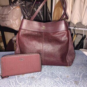 Coach Oxblood Lexi shoulder bag made of pebble leather with suede inlay and gold